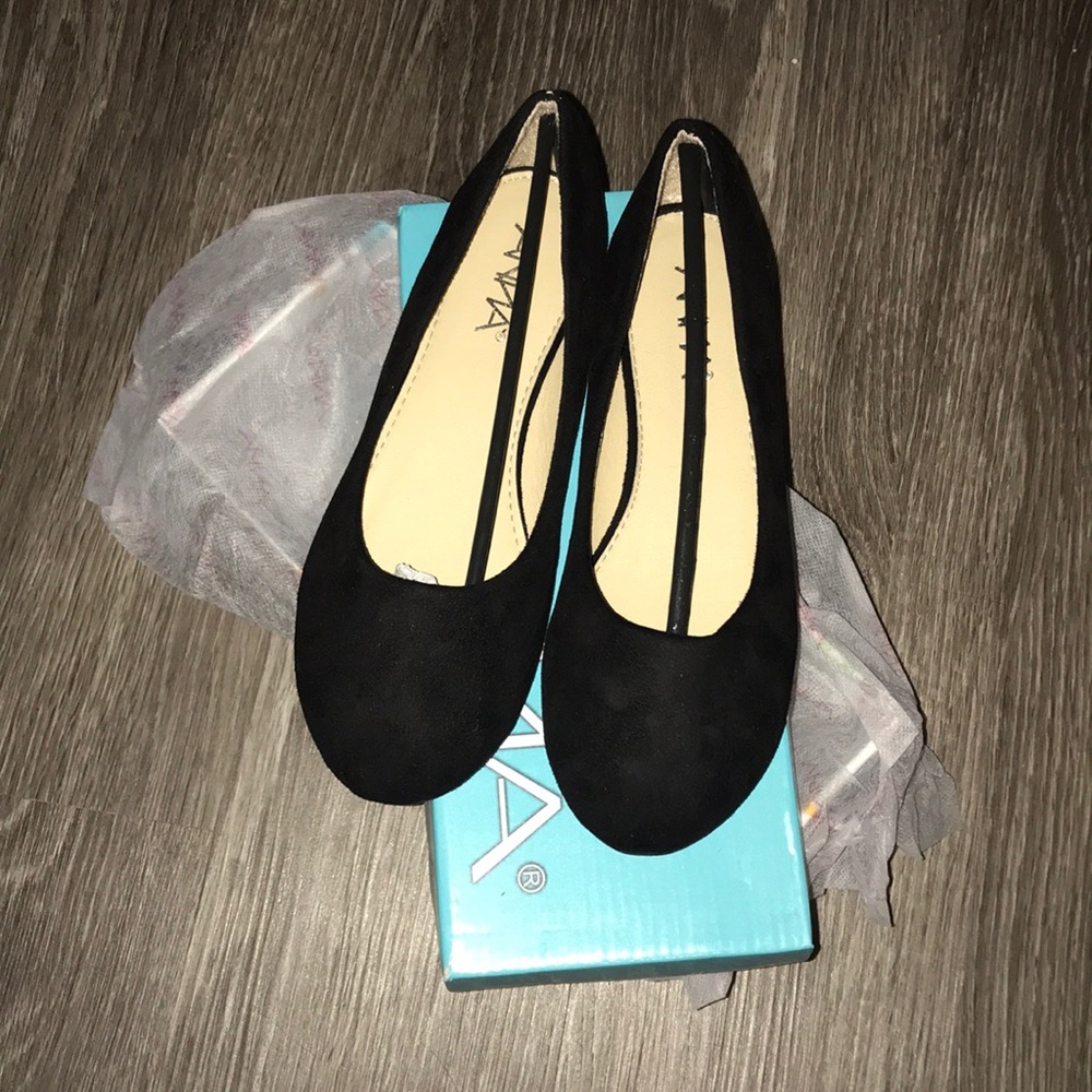 NWT Black Flats